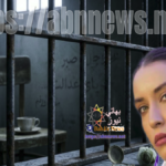 بورتريه شكيلا قاسمي مدمج مع خلفية زنزانة سجن لتمثيل قضية المعتقلين البهائيين في إيران.